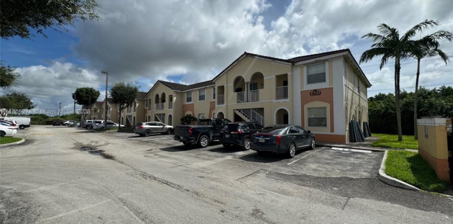 Condominio en Homestead, Florida, 2 dormitorios  № 1740026