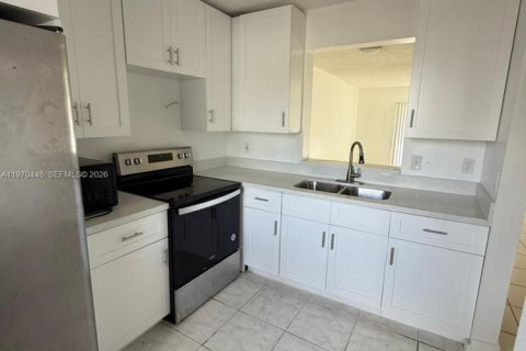 Condo in Miramar, Florida, 2 bedrooms  № 2032062 - photo 17