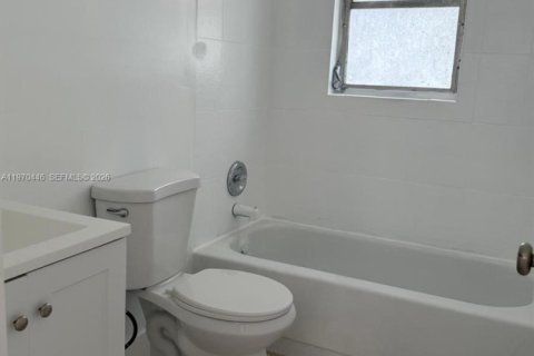 Condo in Miramar, Florida, 2 bedrooms  № 2032062 - photo 10