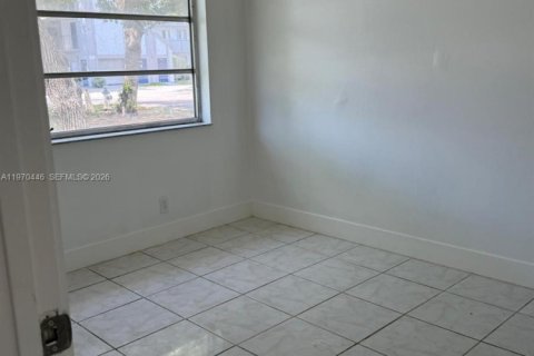 Condo in Miramar, Florida, 2 bedrooms  № 2032062 - photo 9