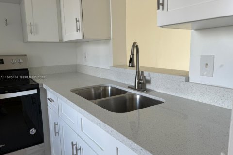 Condo in Miramar, Florida, 2 bedrooms  № 2032062 - photo 15