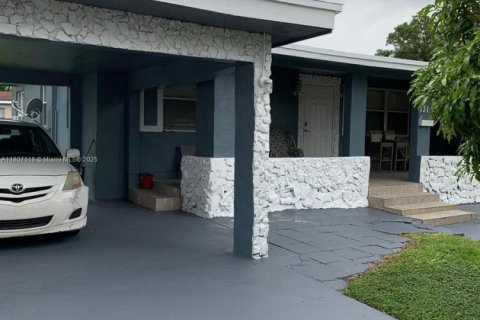 House in Fort Lauderdale, Florida 5 bedrooms, 158.4 sq.m. № 1746206 - photo 2