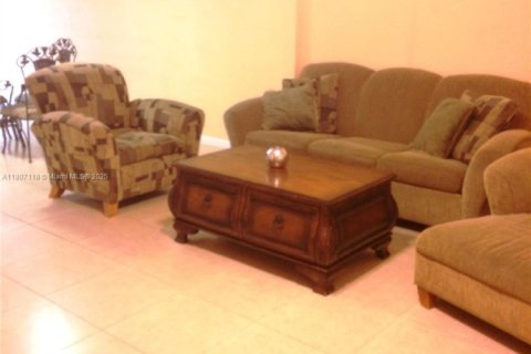 House in Fort Lauderdale, Florida 5 bedrooms, 158.4 sq.m. № 1746206 - photo 3