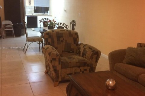 House in Fort Lauderdale, Florida 5 bedrooms, 158.4 sq.m. № 1746206 - photo 4