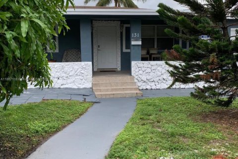 House in Fort Lauderdale, Florida 5 bedrooms, 158.4 sq.m. № 1746206 - photo 1