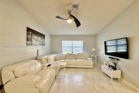 Купить виллу или дом в Санрайз, Флорида 3 спальни, 196.86м2, № 2062115 - фото 20