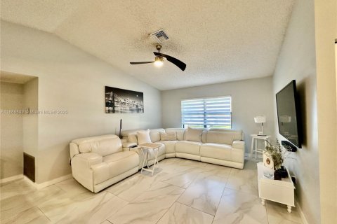 Купить виллу или дом в Санрайз, Флорида 3 спальни, 196.86м2, № 2062115 - фото 19