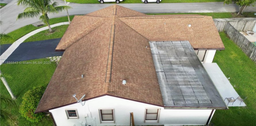 Дом в Санрайз, Флорида 3 спальни, 196.86м2 № 2062115