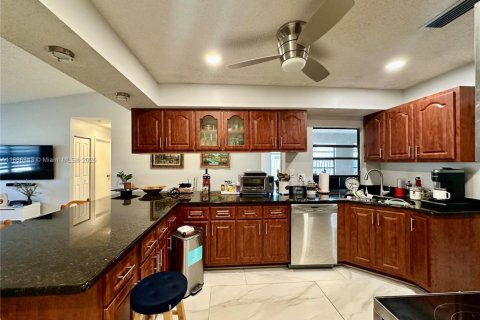 Купить виллу или дом в Санрайз, Флорида 3 спальни, 196.86м2, № 2062115 - фото 23