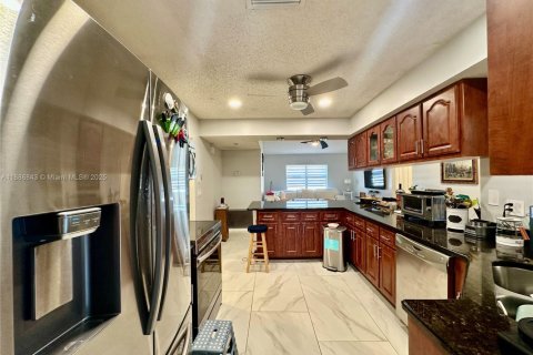 Купить виллу или дом в Санрайз, Флорида 3 спальни, 196.86м2, № 2062115 - фото 25