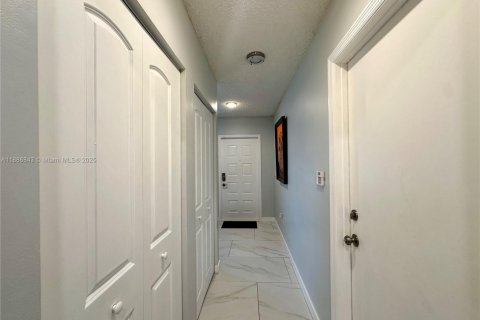 Купить виллу или дом в Санрайз, Флорида 3 спальни, 196.86м2, № 2062115 - фото 10