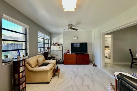 Купить виллу или дом в Санрайз, Флорида 3 спальни, 196.86м2, № 2062115 - фото 17