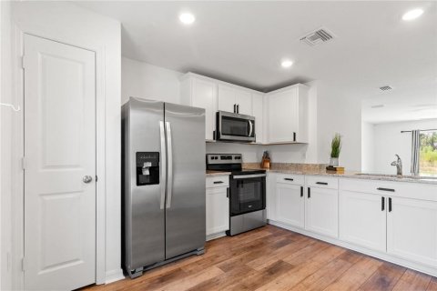 Casa en venta en Weeki Wachee, Florida, 3 dormitorios, 117.99 m2 № 1877197 - foto 10