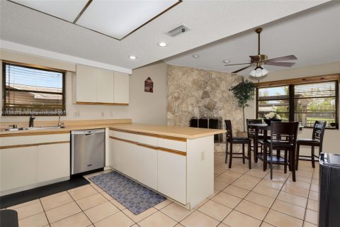 Villa ou maison à vendre à Tamarac, Floride: 3 chambres, 171.78 m2 № 2034432 - photo 16