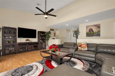 Villa ou maison à vendre à Tamarac, Floride: 3 chambres, 171.78 m2 № 2034432 - photo 14