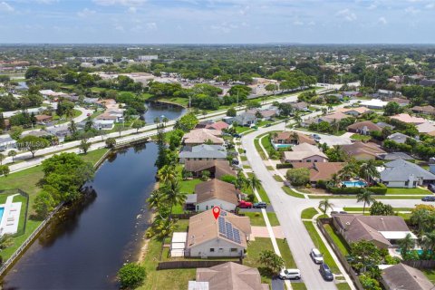 Villa ou maison à vendre à Tamarac, Floride: 3 chambres, 171.78 m2 № 2034432 - photo 4