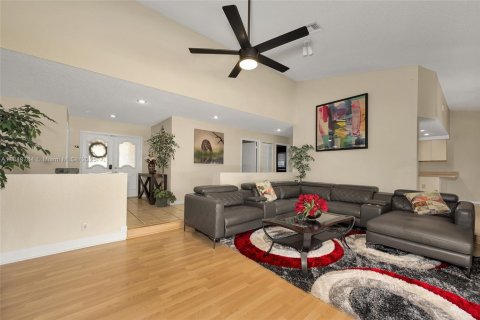 Villa ou maison à vendre à Tamarac, Floride: 3 chambres, 171.78 m2 № 2034432 - photo 13