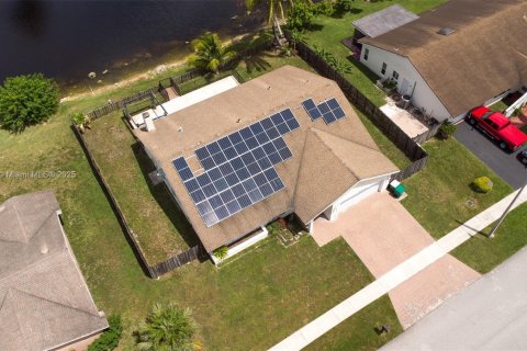 Villa ou maison à vendre à Tamarac, Floride: 3 chambres, 171.78 m2 № 2034432 - photo 5