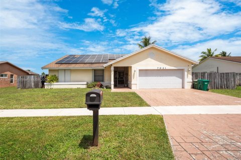 Villa ou maison à vendre à Tamarac, Floride: 3 chambres, 171.78 m2 № 2034432 - photo 2