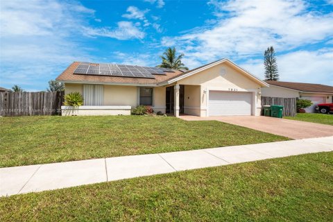 Villa ou maison à vendre à Tamarac, Floride: 3 chambres, 171.78 m2 № 2034432 - photo 7