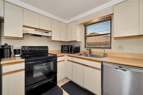 Villa ou maison à vendre à Tamarac, Floride: 3 chambres, 171.78 m2 № 2034432 - photo 17