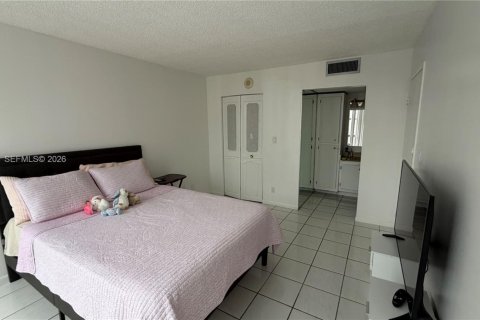 Купить кондоминиум в Санни-Айлс-Бич, Флорида 1 спальня, 71.26м2, № 2011042 - фото 24