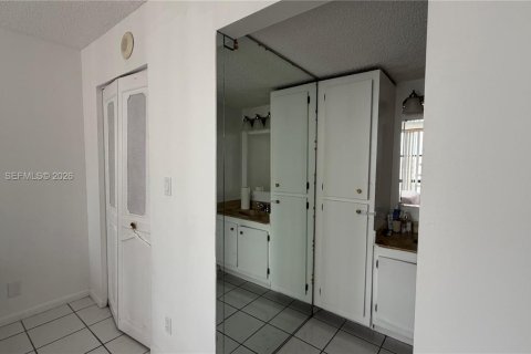 Купить кондоминиум в Санни-Айлс-Бич, Флорида 1 спальня, 71.26м2, № 2011042 - фото 27