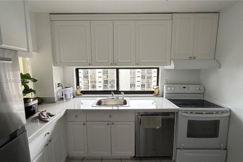 Купить кондоминиум в Санни-Айлс-Бич, Флорида 1 спальня, 71.26м2, № 2011042 - фото 14