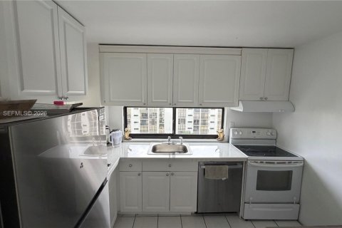 Купить кондоминиум в Санни-Айлс-Бич, Флорида 1 спальня, 71.26м2, № 2011042 - фото 10