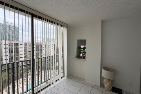 Купить кондоминиум в Санни-Айлс-Бич, Флорида 1 спальня, 71.26м2, № 2011042 - фото 7