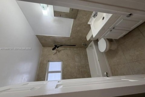 Apartamento en alquiler en Miami, Florida, 2 dormitorios, 207.54 m2 № 2011177 - foto 12