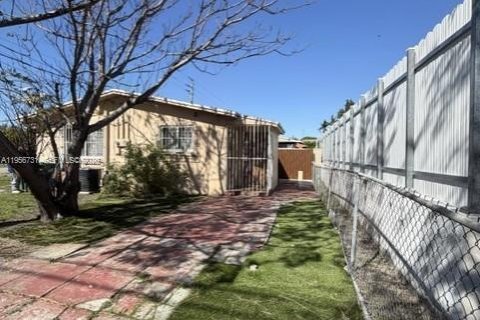 Apartamento en alquiler en Miami, Florida, 2 dormitorios, 207.54 m2 № 2011177 - foto 2