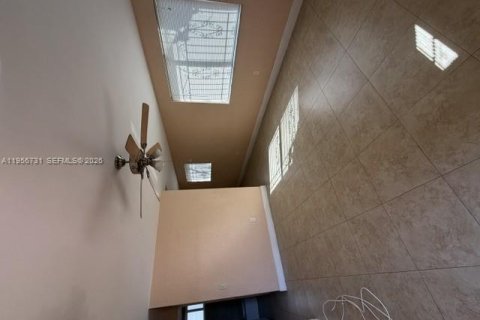 Apartamento en alquiler en Miami, Florida, 2 dormitorios, 207.54 m2 № 2011177 - foto 7