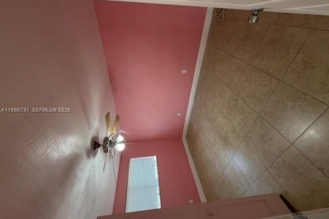 Apartamento en alquiler en Miami, Florida, 2 dormitorios, 207.54 m2 № 2011177 - foto 5