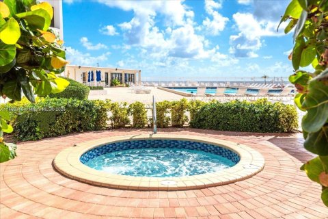 Copropriété à vendre à Hollywood, Floride: 1 chambre, 73.39 m2 № 1939898 - photo 17