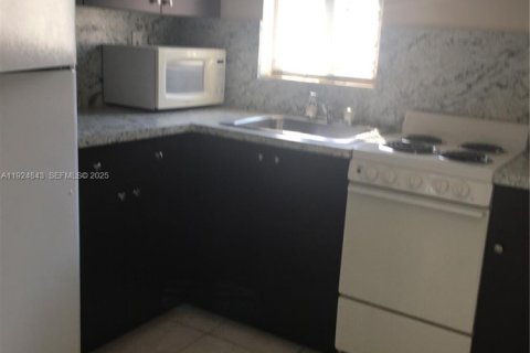Appartement à louer à Miami Beach, Floride: 41.81 m2 № 1983084 - photo 2