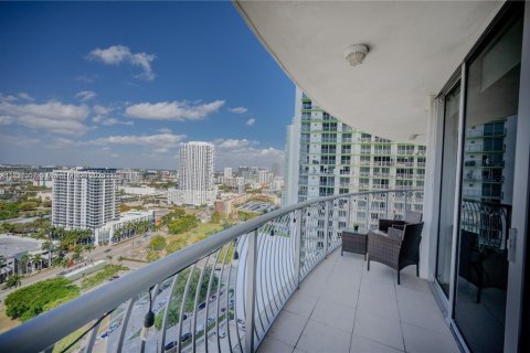 Condominio en alquiler en Miami, Florida, 2 dormitorios, 97.36 m2 № 1781489 - foto 20