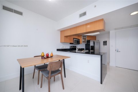 Condominio en alquiler en Miami, Florida, 2 dormitorios, 97.36 m2 № 1781489 - foto 8