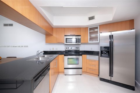 Condominio en alquiler en Miami, Florida, 2 dormitorios, 97.36 m2 № 1781489 - foto 11