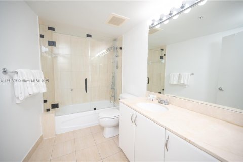 Condominio en alquiler en Miami, Florida, 2 dormitorios, 97.36 m2 № 1781489 - foto 14