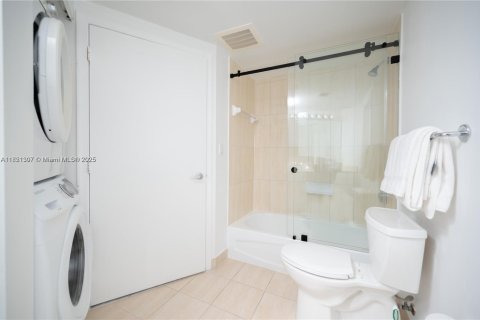 Condominio en alquiler en Miami, Florida, 2 dormitorios, 97.36 m2 № 1781489 - foto 6