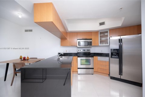 Condominio en alquiler en Miami, Florida, 2 dormitorios, 97.36 m2 № 1781489 - foto 10