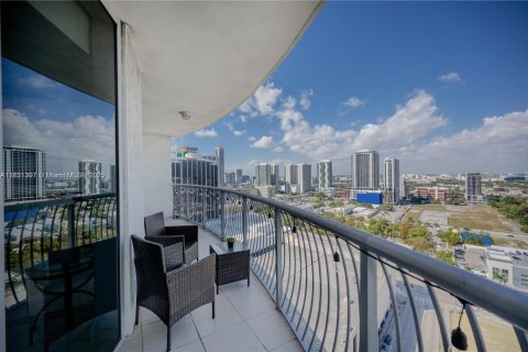 Condominio en alquiler en Miami, Florida, 2 dormitorios, 97.36 m2 № 1781489 - foto 22