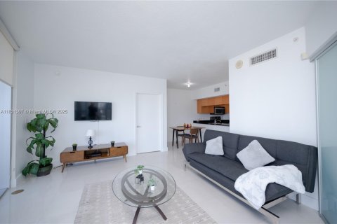 Condominio en alquiler en Miami, Florida, 2 dormitorios, 97.36 m2 № 1781489 - foto 3