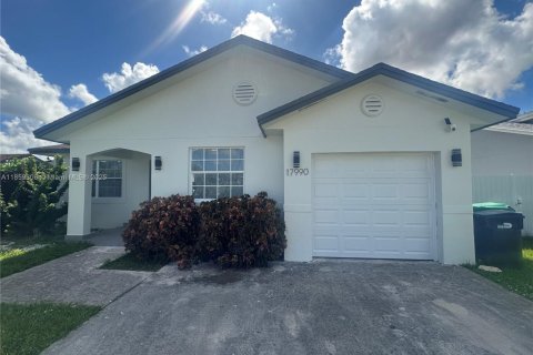 House in Miami, Florida 4 bedrooms, 146.04 sq.m. № 1892229 - photo 2