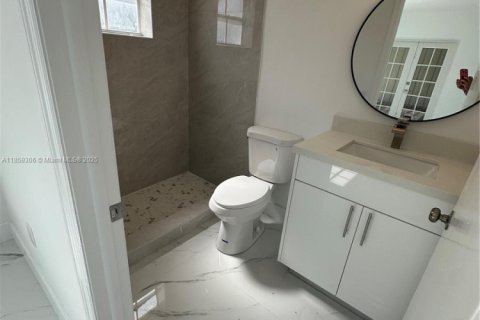 House in Miami, Florida 4 bedrooms, 146.04 sq.m. № 1892229 - photo 15
