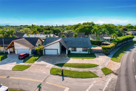 House in Miami, Florida 3 bedrooms, 157.47 sq.m. № 2059074 - photo 1