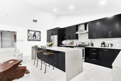 House in Miami, Florida 3 bedrooms, 157.47 sq.m. № 2059074 - photo 6