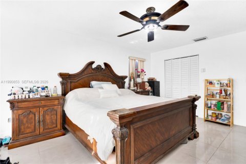 House in Miami, Florida 3 bedrooms, 157.47 sq.m. № 2059074 - photo 26