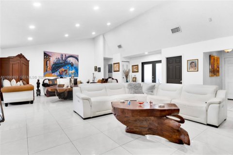 House in Miami, Florida 3 bedrooms, 157.47 sq.m. № 2059074 - photo 11